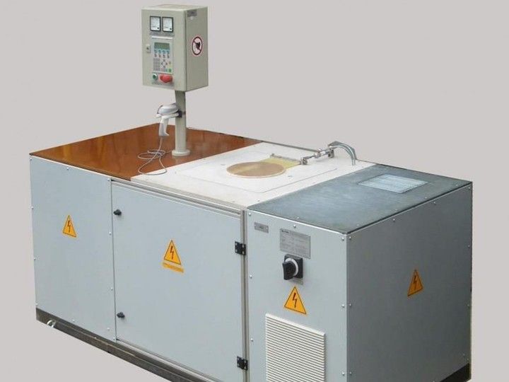 Universal Induction Heating Machine - Perfect for inductive heating, brazing and heat shrinking for electrical motor construction. The Motor housing can be made out of aluminum or cast iron.<span></span>